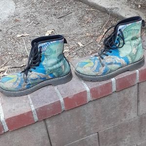 Boots look like doc martins